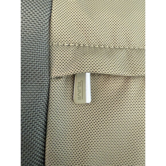 Tumi Messenger Bag Olive Green Excellent condition - Picture 3 of 9